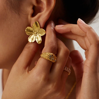 Vintage-Ohrringe mit Blumen