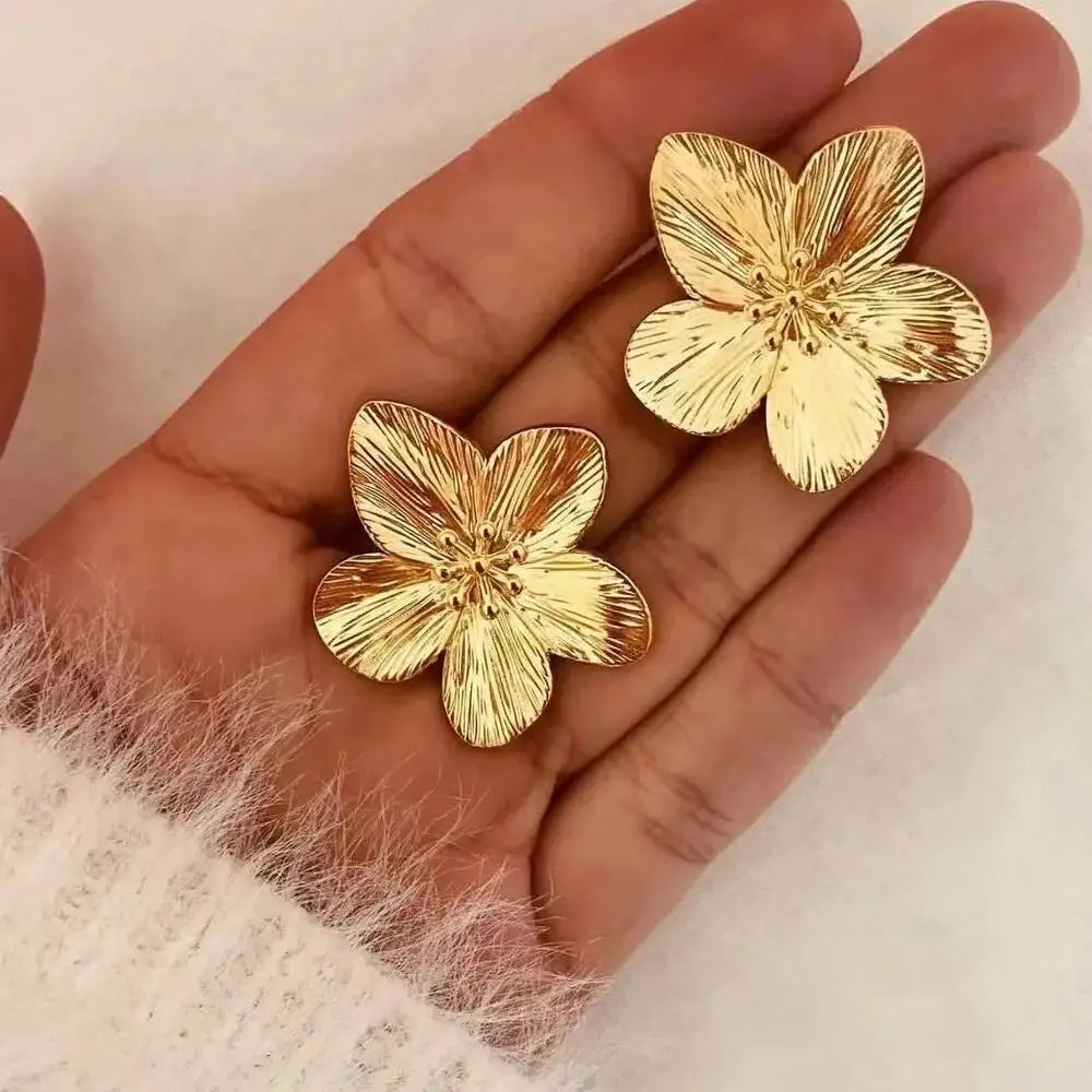 Vintage-Ohrringe mit Blumen
